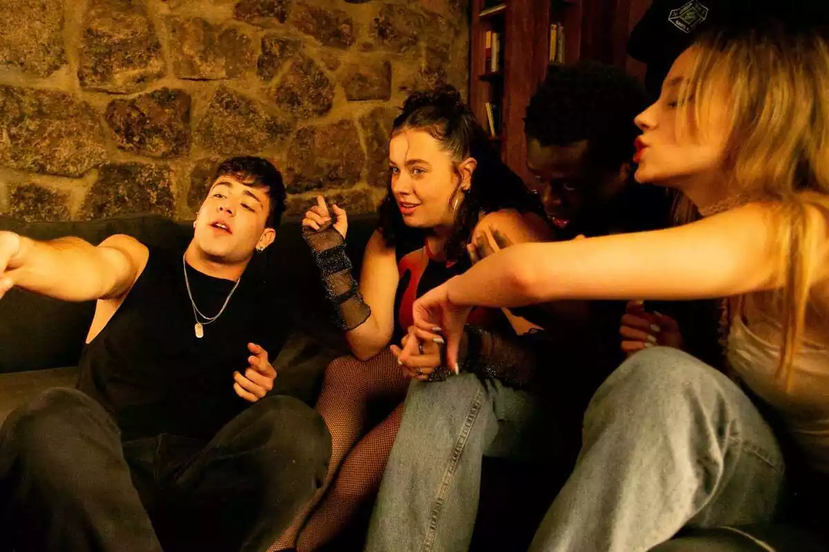 Fotografía de los protagonistas de Red Flags: Diego Rey, Iría del Valle, Ibrahima Kone y Mar Isern Fotografía de los protagonistas de Red Flags: Diego Rey, Iría del Valle, Ibrahima Kone y Mar Isern