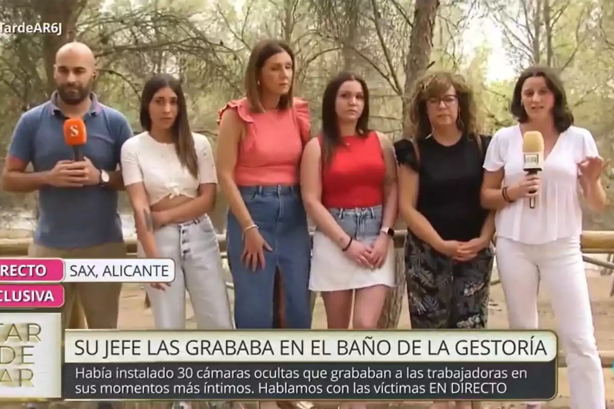 Captura de una reportera de TardeAR entrevistando a unas chicas junto a un reportero de Y ahora Sonsoles Captura de una reportera de TardeAR entrevistando a unas chicas junto a un reportero de Y ahora Sonsoles