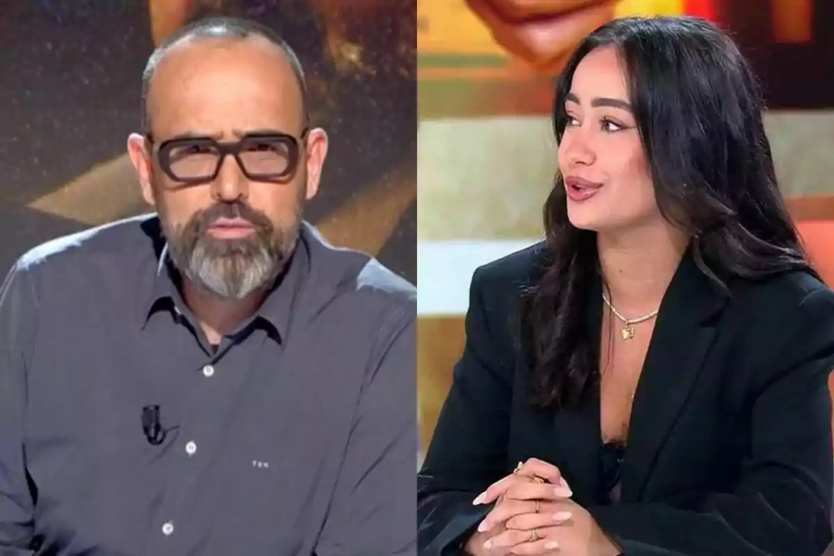 Risto Mejide i Marina Riveras estan participant en un programa de televisió, una d'elles porta ulleres i camisa grisa, mentre que l'altra té els cabells llargs i foscos i porta un blazer negre.