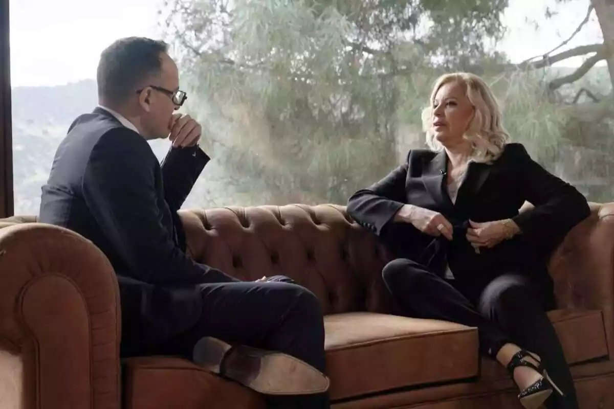 Risto Mejide entrevistando a Bárbara Rey en Viajando con Chester de Cuatro Risto Mejide entrevistando a Bárbara Rey en Viajando con Chester de Cuatro
