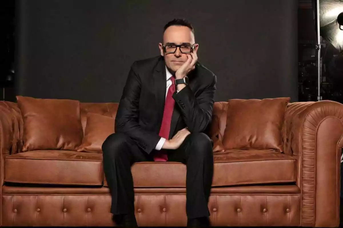Risto Mejide como presentador de Viajando con Chester en Cuatro Risto Mejide como presentador de Viajando con Chester en Cuatro