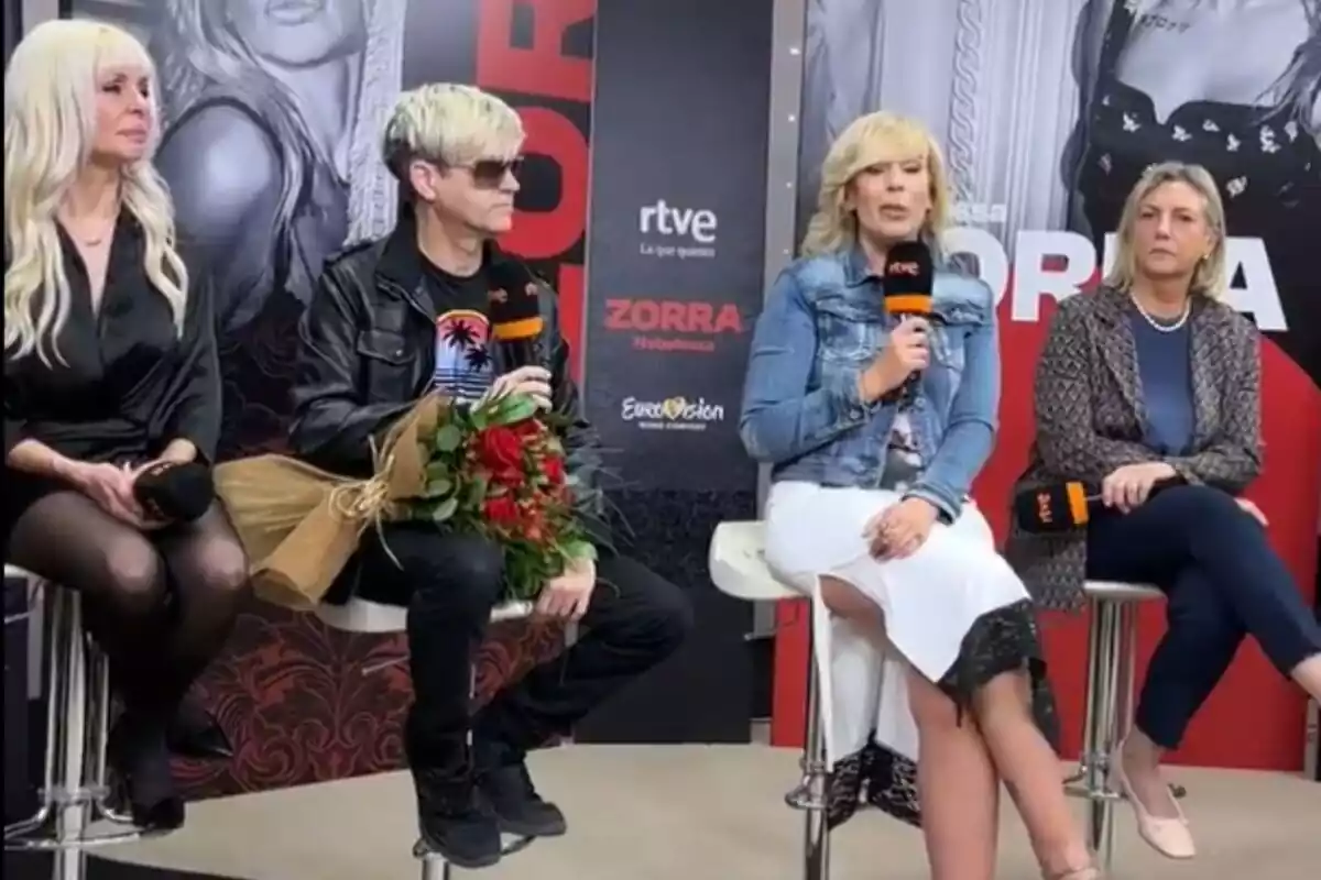 Captura de la rueda de prensa del regreso de Nebulossa de Eurovisión con María Eizaguirre y Ana María Bordás Captura de la rueda de prensa del regreso de Nebulossa de Eurovisión con María Eizaguirre y Ana María Bordás