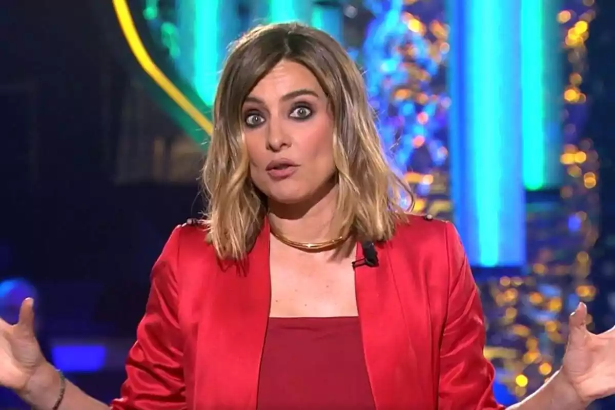 Captura de Sandra Barneda com a presentadora de Supervivientes: Connexió Hondures