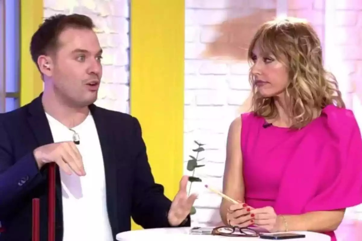 Captura de Saúl Ortiz junto a Emma García en Fiesta de Telecinco Captura de Saúl Ortiz junto a Emma García en Fiesta de Telecinco