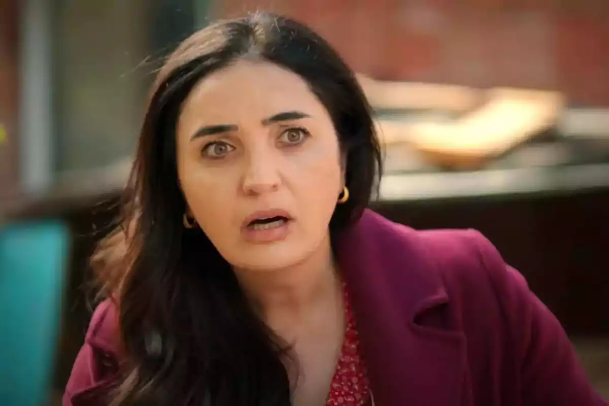 Captura de Sengül con cara de sorpresa en Hermanos Captura de Sengül con cara de sorpresa en Hermanos