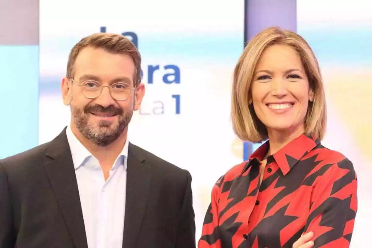 Silvia Intxaurrondo y Marc Sala, presentadores de La Hora de La 1 Silvia Intxaurrondo y Marc Sala, presentadores de La Hora de La 1