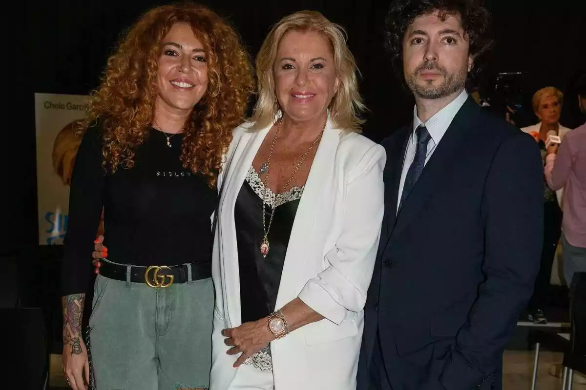 Sofía Cristo, Bárbara Rey y Ángel Cristo Jr. en una imagen de archivo Sofía Cristo, Bárbara Rey y Ángel Cristo Jr. en una imagen de archivo