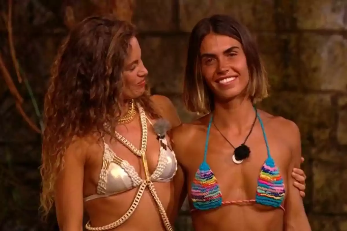 Captura de Laura Madrueño junto a Sofía Suescun en bañador en la palapa de Supervivientes Captura de Laura Madrueño junto a Sofía Suescun en bañador en la palapa de Supervivientes