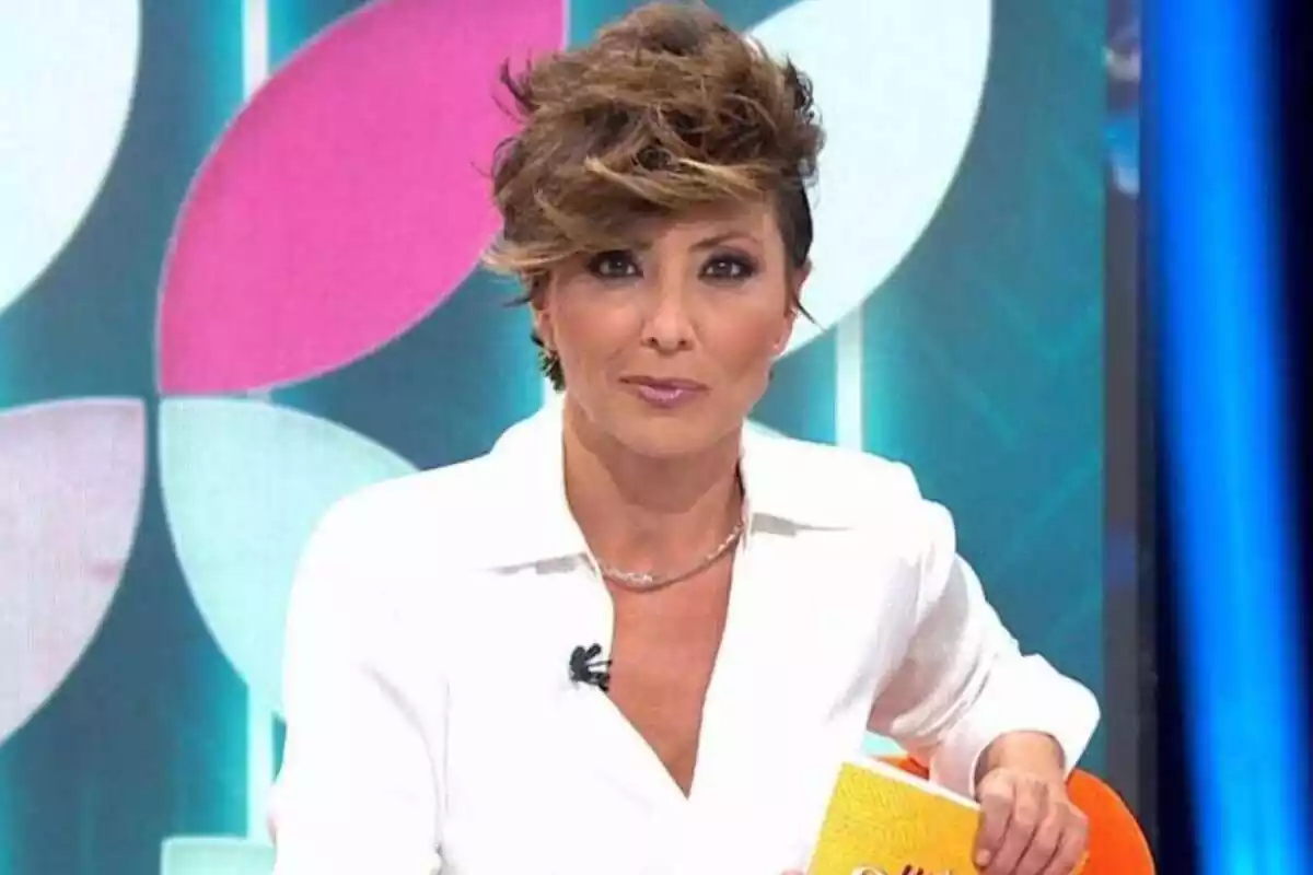 Sonsoles Ónega mirando a cámara en 'Y ahora Sonsoles' de Antena 3 Sonsoles Ónega mirando a cámara en 'Y ahora Sonsoles' de Antena 3