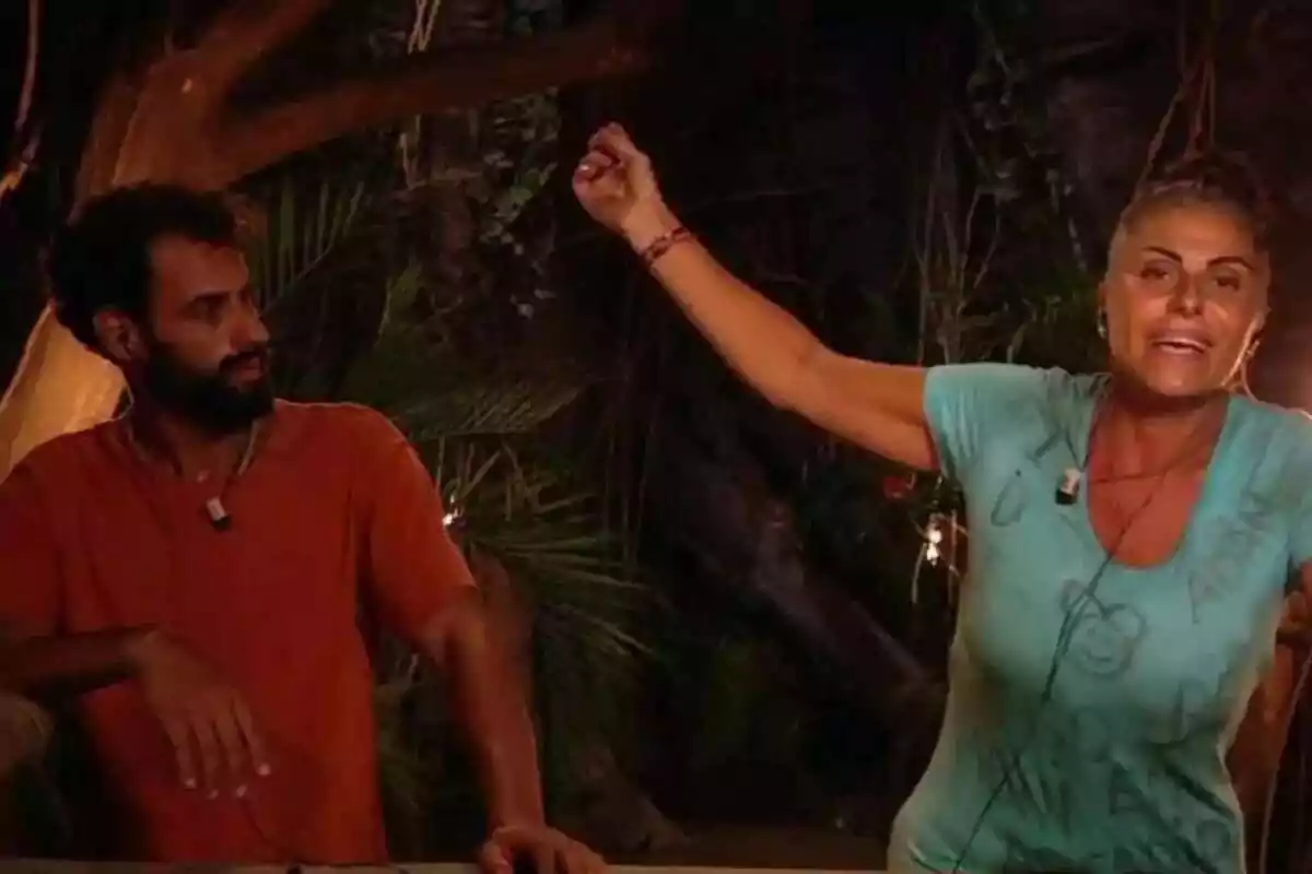 Captura de 'Supervivientes con Asraf Beno y Yaiza Martín discutiendo en la palapa Captura de 'Supervivientes con Asraf Beno y Yaiza Martín discutiendo en la palapa