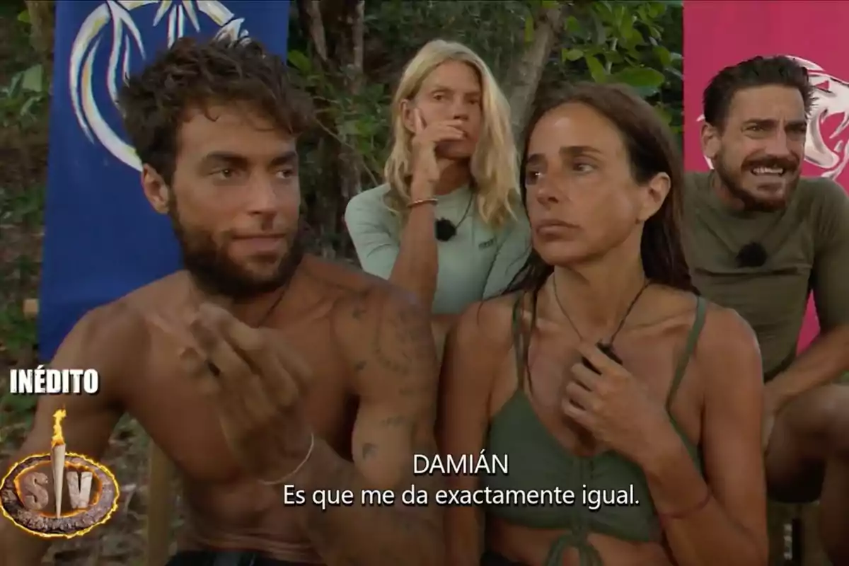 Un grupo de personas en un entorno de selva parece estar participando en un programa de supervivencia, con expresiones de concentración y tensión mientras uno de ellos habla. Captura de 'Supervivientes' Un grupo de personas en un entorno de selva parece estar participando en un programa de supervivencia, con expresiones de concentración y tensión mientras uno de ellos habla. Captura de 'Supervivientes'