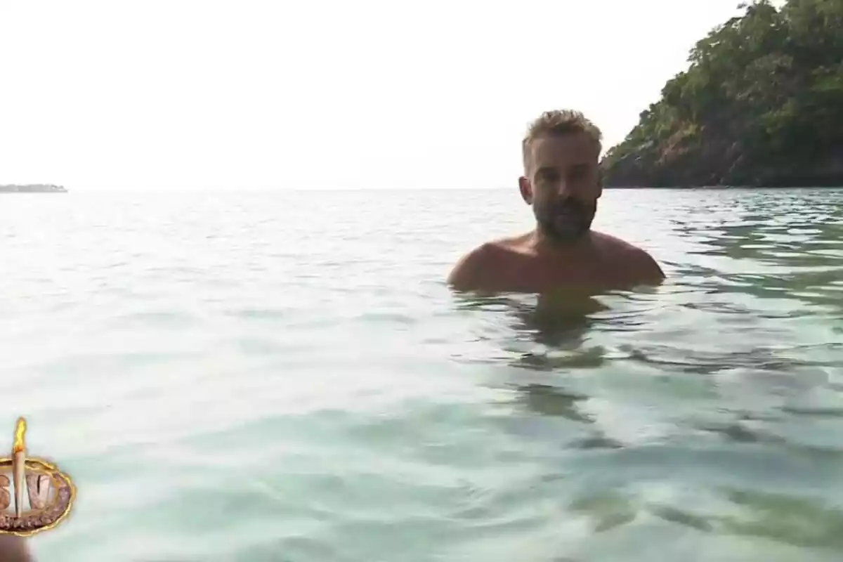 Captura de 'Supervivientes' con Kike Calleja hablando dentro del agua el 26 de marzo de 2024 Captura de 'Supervivientes' con Kike Calleja hablando dentro del agua el 26 de marzo de 2024
