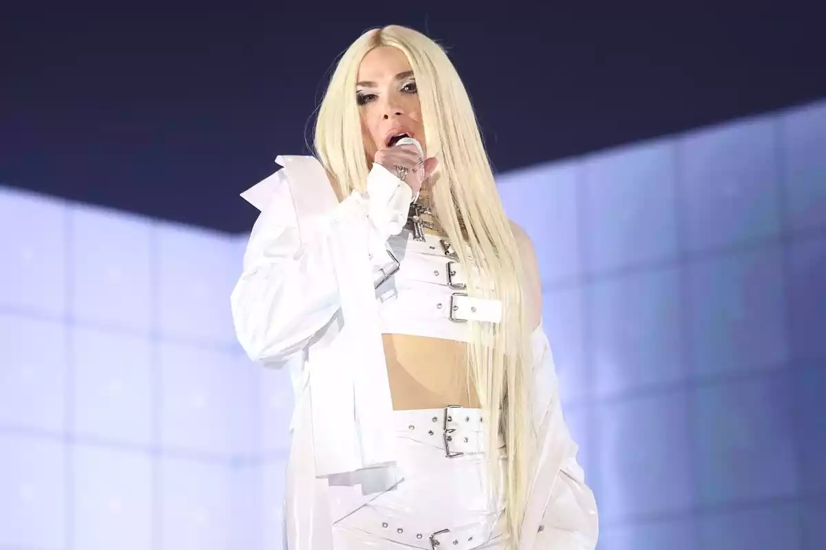 Fotografía de Supremme de Luxe imitando a Ava Max en Tu Cara Me Suena Fotografía de Supremme de Luxe imitando a Ava Max en Tu Cara Me Suena