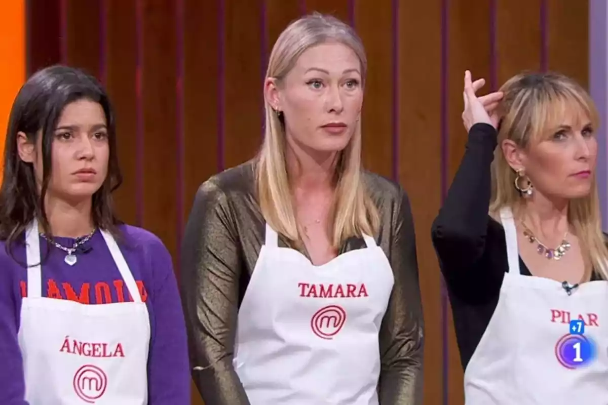 Plano medio de Tamara, Ángela y Pilar, tres concursantes de 'MasterChef', con rostro serio Plano medio de Tamara, Ángela y Pilar, tres concursantes de 'MasterChef', con rostro serio