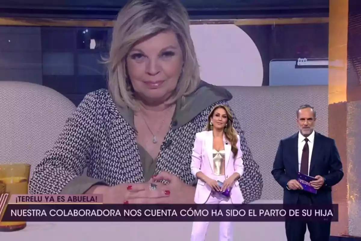 Beatriz Archidona y Santi Acosta, de pie en el plató de '¡De Viernes!', hablando por videollamada con Terelu Campos Beatriz Archidona y Santi Acosta, de pie en el plató de '¡De Viernes!', hablando por videollamada con Terelu Campos