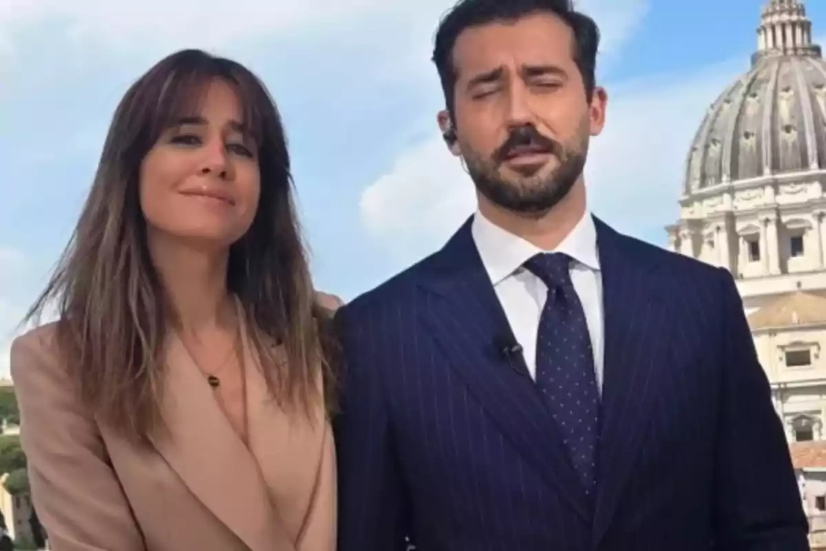 Isábel Jiménez posa con Álvaro Berro Isábel Jiménez posa con Álvaro Berro