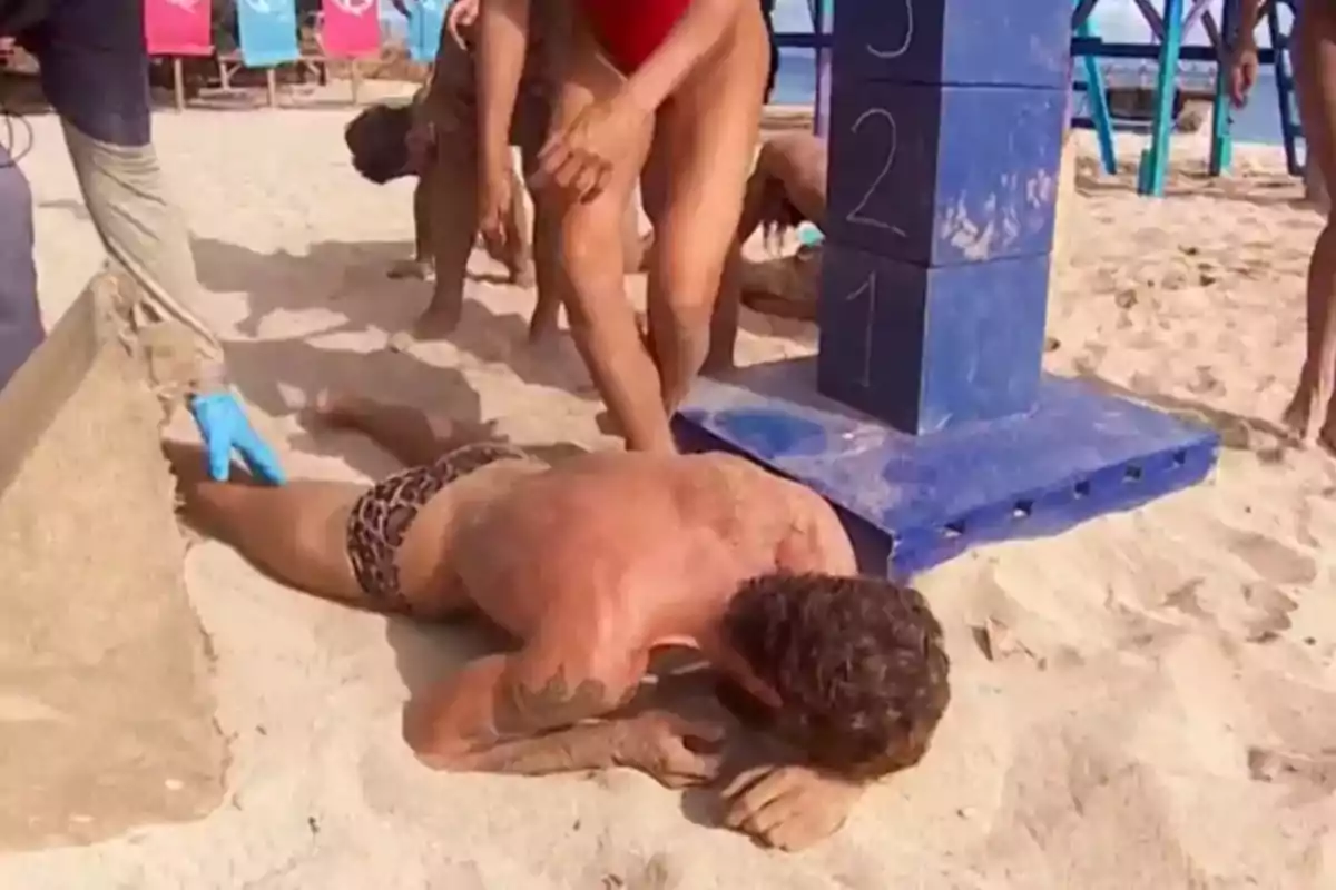 Pelayo Díaz sufre una aparatosa caída en 'Supervivientes' Pelayo Díaz sufre una aparatosa caída en 'Supervivientes'