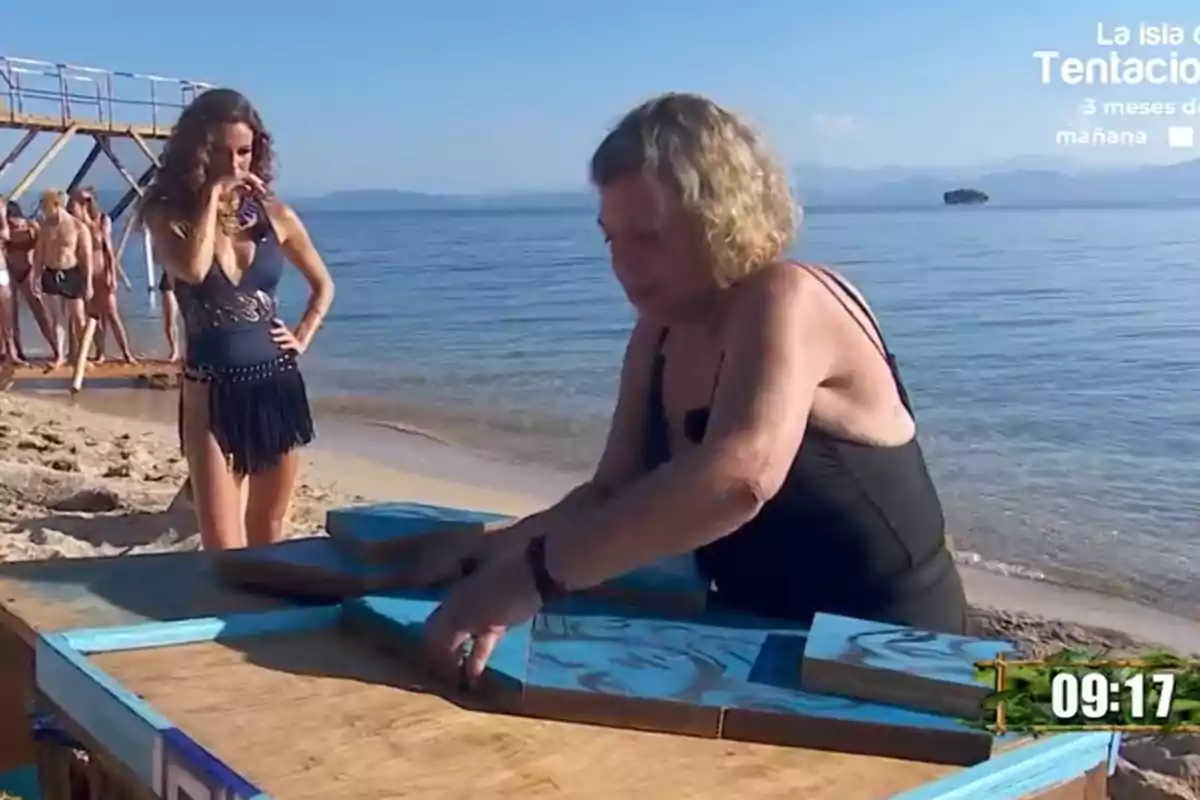 Terelu Campos haciendo un puzzle en 'Supervivientes' Terelu Campos haciendo un puzzle en 'Supervivientes'