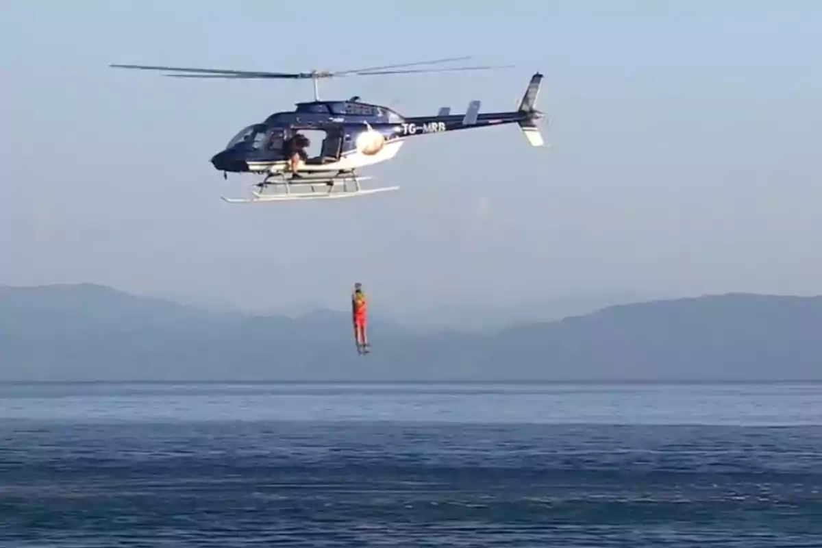 Montoya salta del helicóptero en 'Supervivientes' Montoya salta del helicóptero en 'Supervivientes'