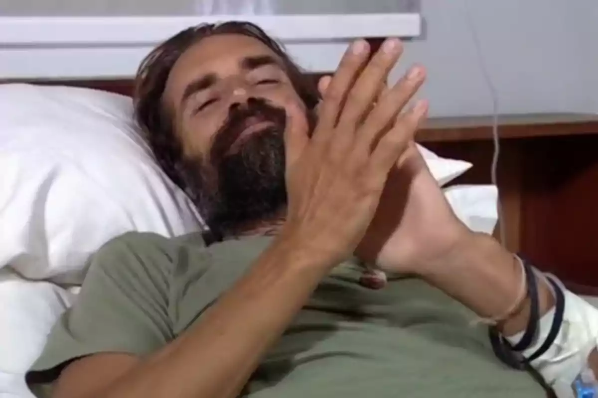 Álex Adrover evacuat de 'Supervivientes' Álex Adrover evacuat de 'Supervivientes'