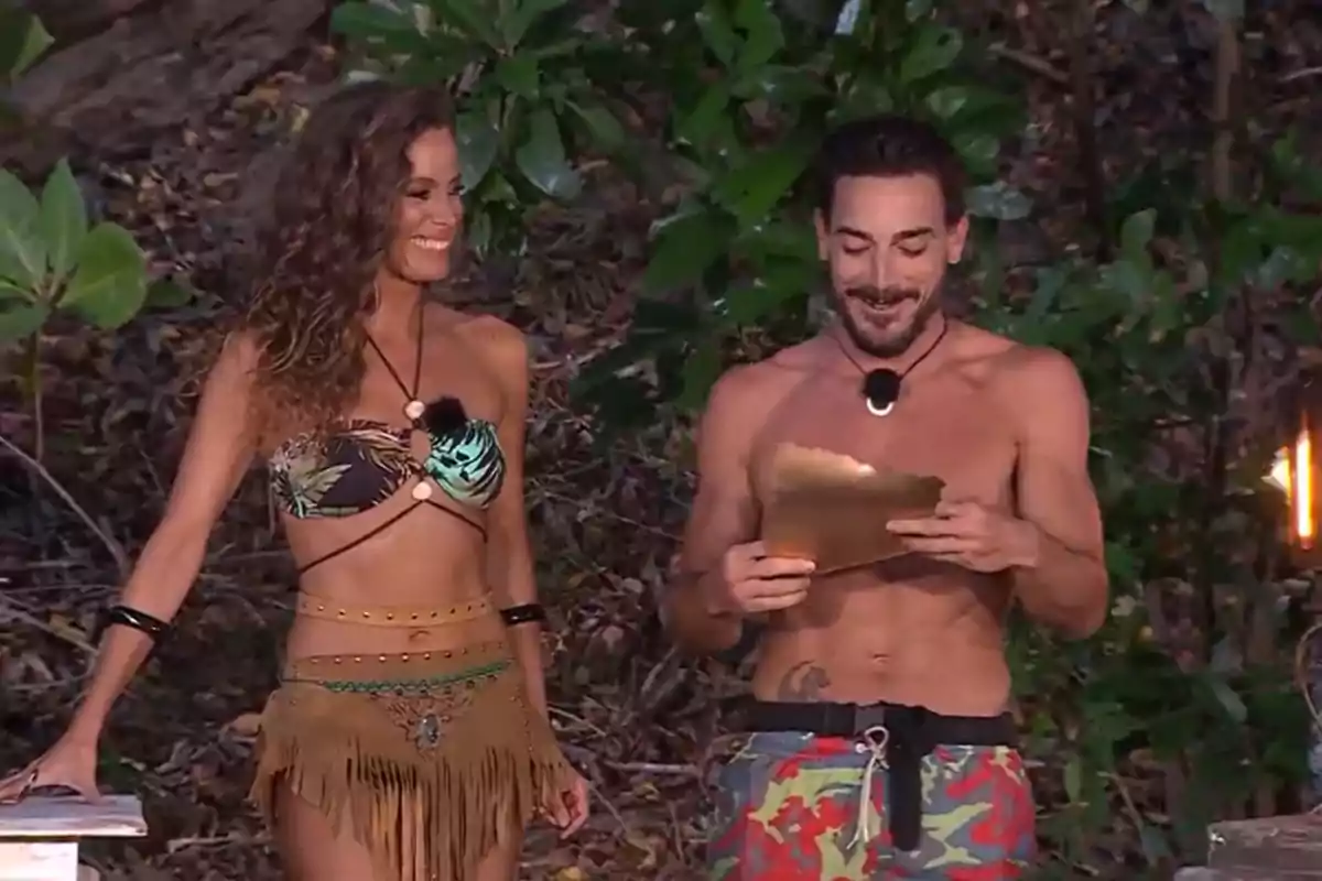 Laura Madrueño le hace entrega de su medalla de oro a Damián Quintero Laura Madrueño le hace entrega de su medalla de oro a Damián Quintero