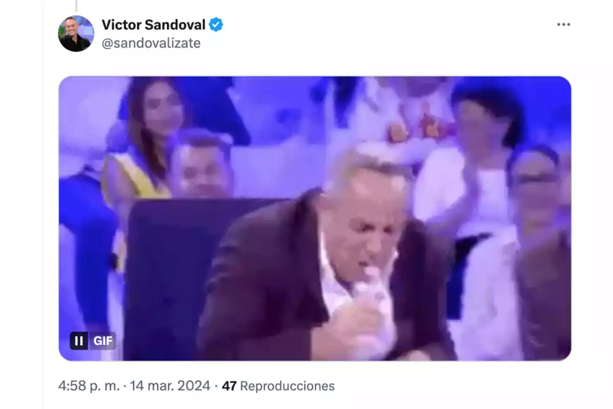 Tweet de Vídeo Sandoval con un meme de él en el plató de 'Sálvame' Tweet de Vídeo Sandoval con un meme de él en el plató de 'Sálvame'